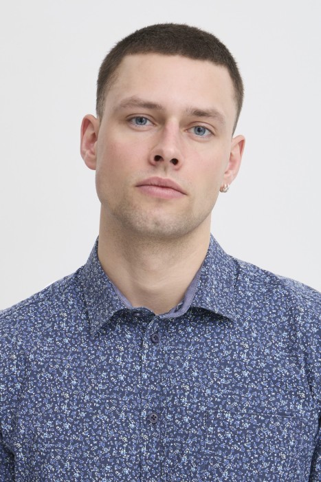 рубашка мужская  aaron  по цене 4800 руб вид справа