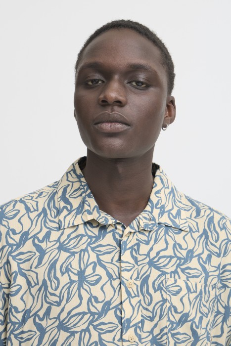 рубашка мужская avian  из вискозы спереди