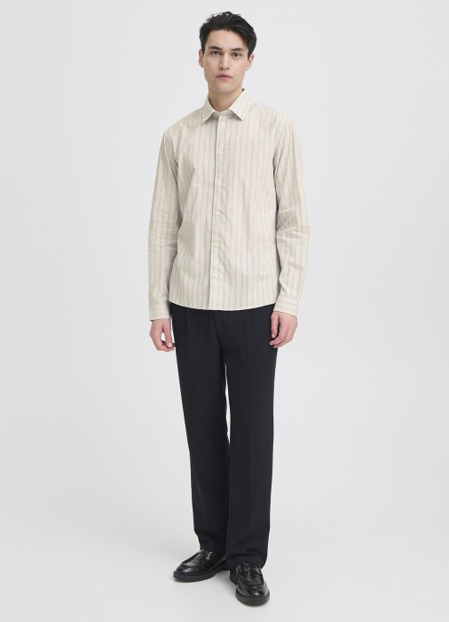Товар бежевого цвета с внутренней стороны