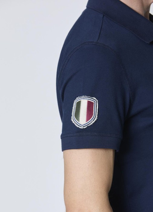 Товар синего цвета с внутренней стороны