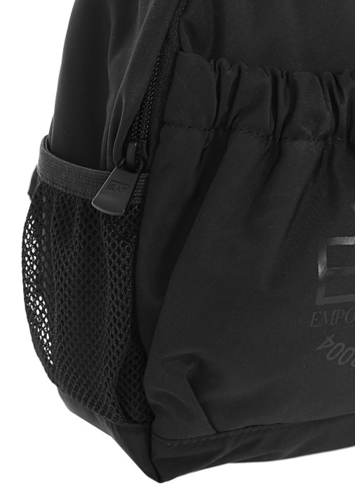 Товар черного цвета с внутренней стороны