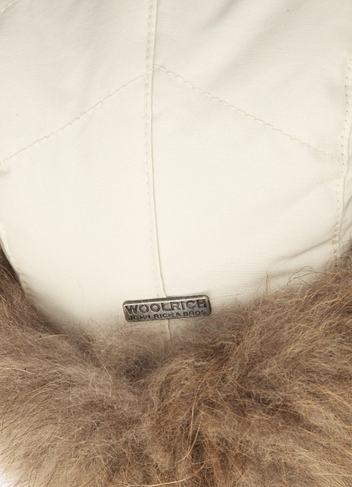 шапка женская luxury arctic cap  по цене 13520 руб вид справа