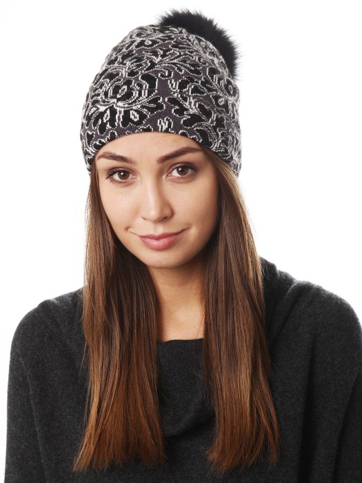 шапка женская  от бренда lisa gröbl вид слева