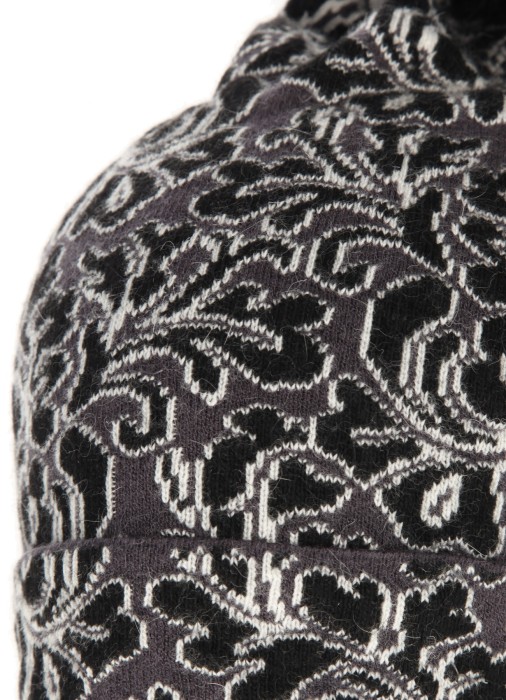 шапка женская  по цене 7200 руб вид справа