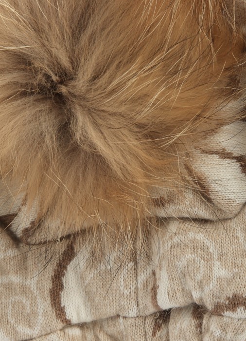 шапка женская  из австрии вид сбоку