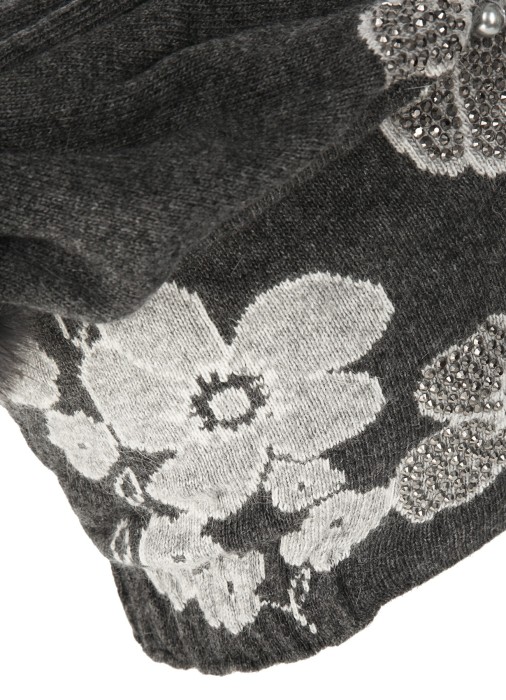 шапка женская  по цене 8000 руб вид справа