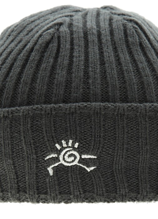 шапка  от бренда brekka вид слева