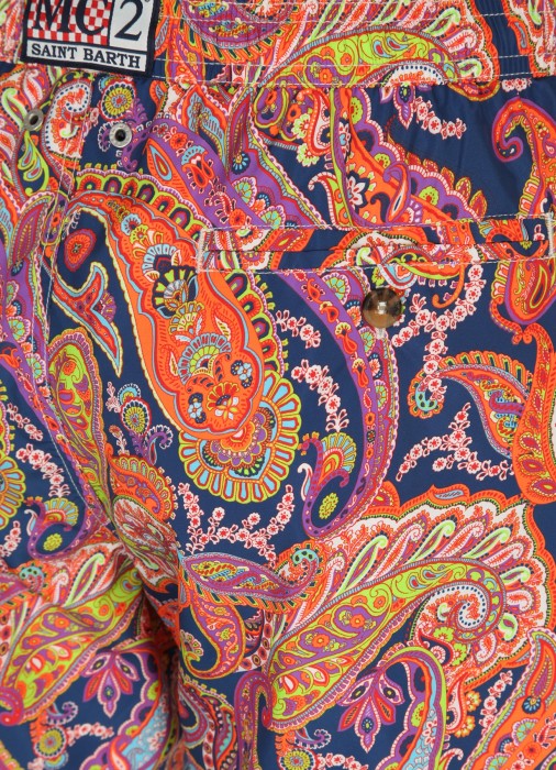 Товар разноцветного цвета с внутренней стороны