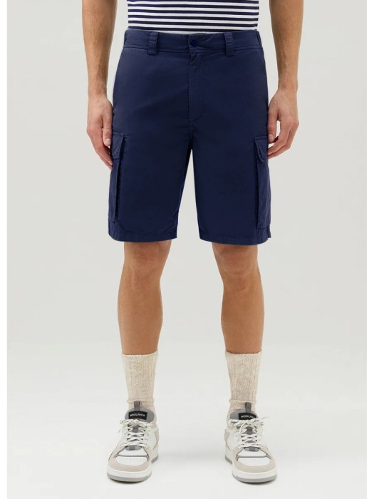 шорты-карго мужские gabardine cargo short  от бренда woolrich вид слева