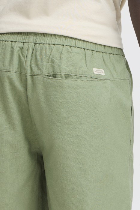 Товар зеленого цвета с внутренней стороны