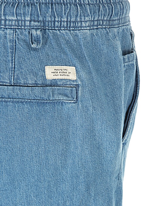 Товар голубого цвета с внутренней стороны