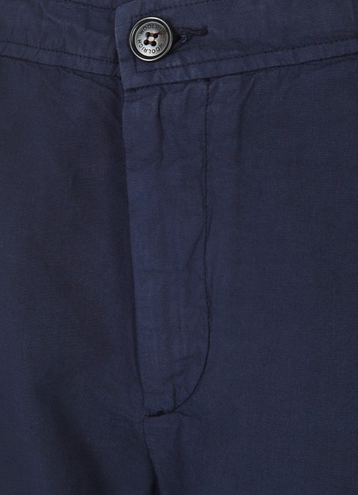 Товар синего цвета с внутренней стороны