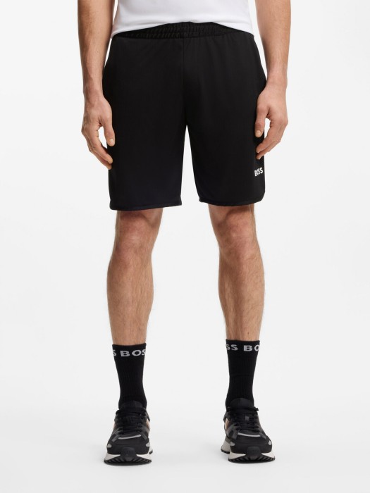 Товар черного цвета с внутренней стороны