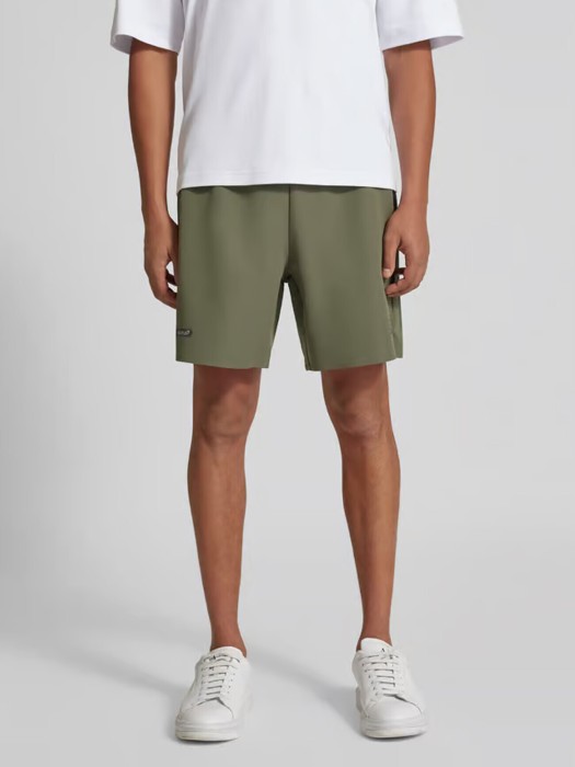 Товар хаки цвета с внутренней стороны