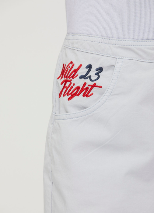 Товар серого цвета с внутренней стороны