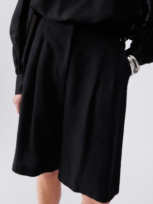 шорты женские  из италии вид сбоку