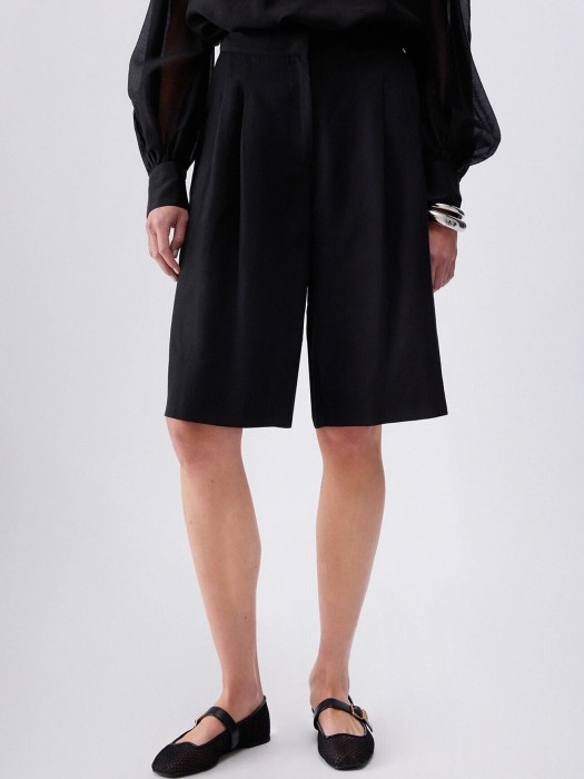 Товар черного цвета с внутренней стороны