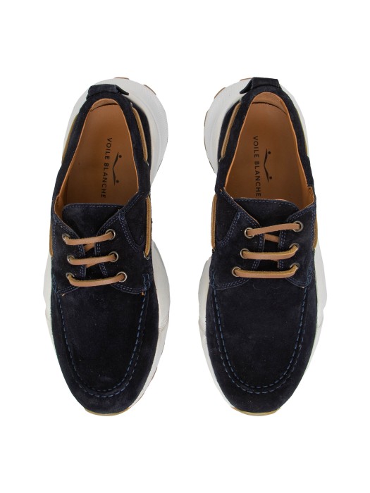 Товар синего цвета с внутренней стороны