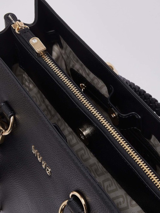 Товар черного цвета с внутренней стороны