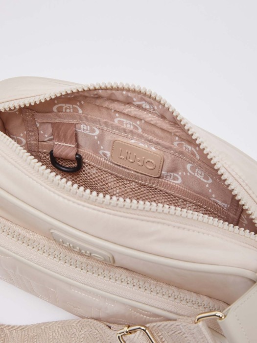 Товар бежевого цвета с внутренней стороны