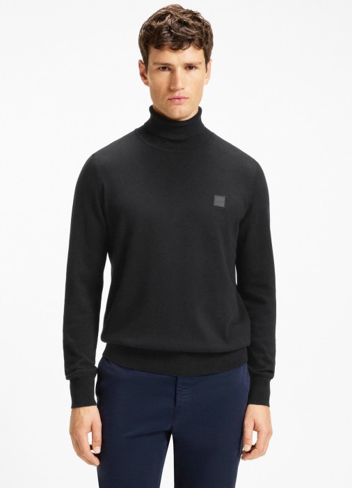 Товар черного цвета с внутренней стороны