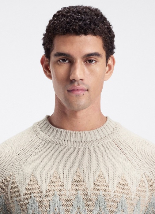 Товар бежевого цвета с внутренней стороны