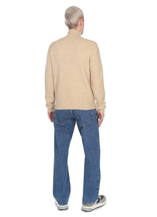 Товар желтого цвета с внутренней стороны