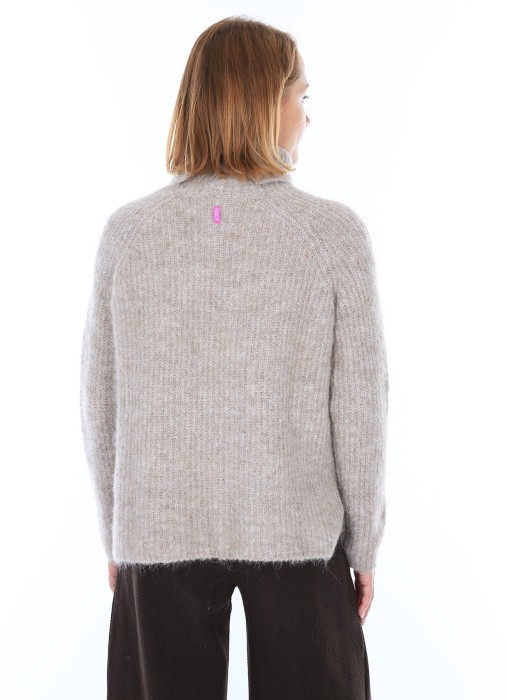 свитер женский  из дании вид сбоку