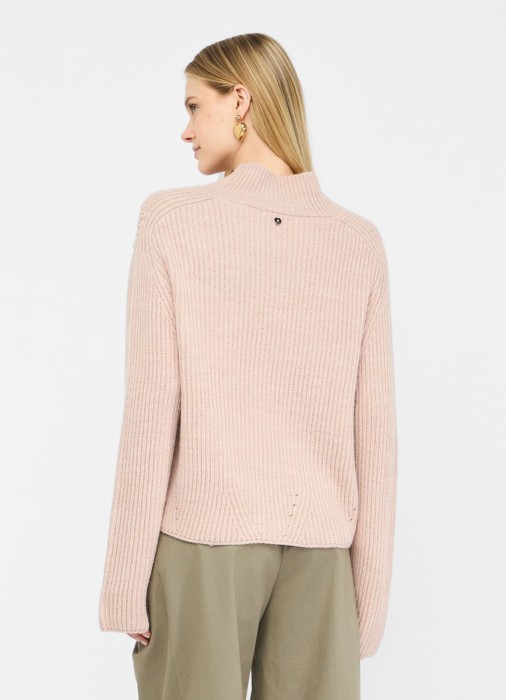 Товар розового цвета с внутренней стороны