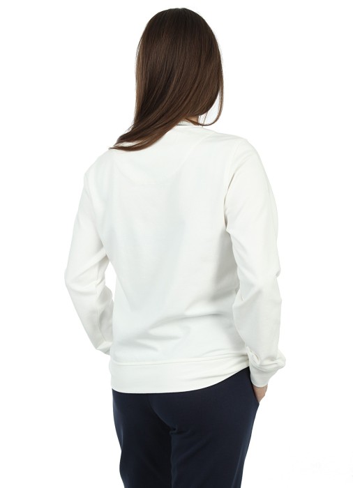 Товар белого цвета с внутренней стороны