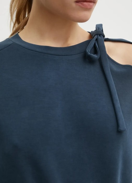 Товар синего цвета с внутренней стороны