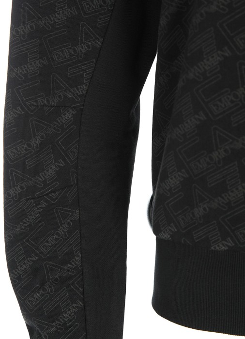 Товар черного цвета с внутренней стороны