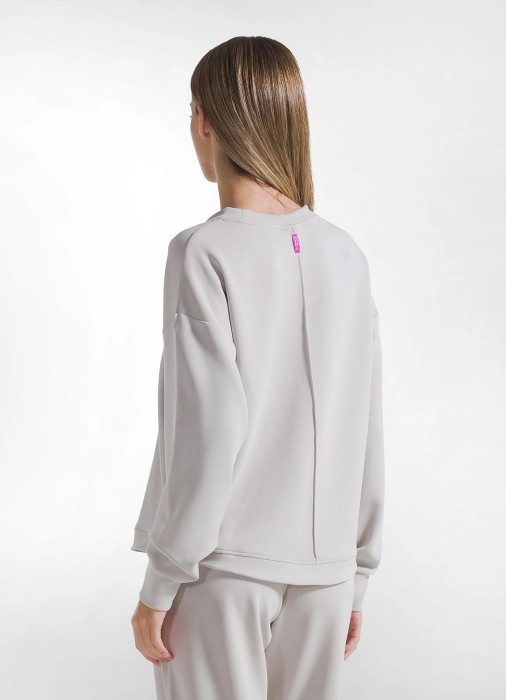 свитшот женский  универсального стиля с лицевой стороны