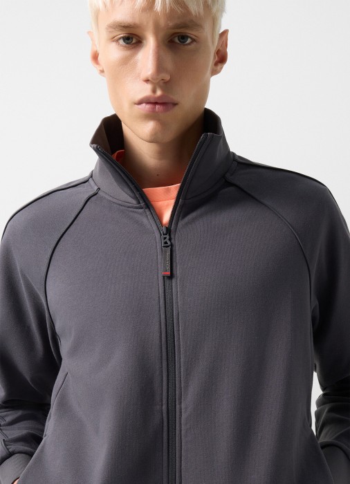 Товар серого цвета с внутренней стороны