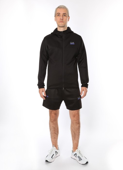 Товар черного цвета с внутренней стороны