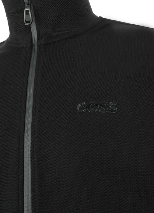 Товар черного цвета с внутренней стороны