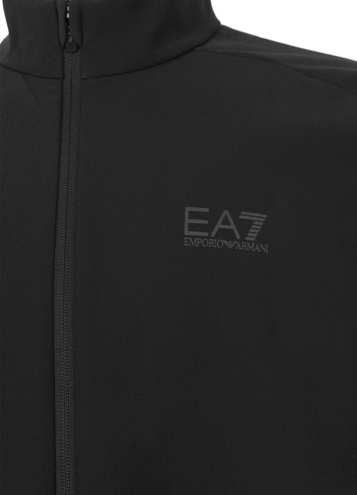 Товар черного цвета с внутренней стороны