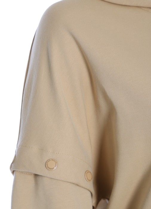 Товар бежевого цвета с внутренней стороны