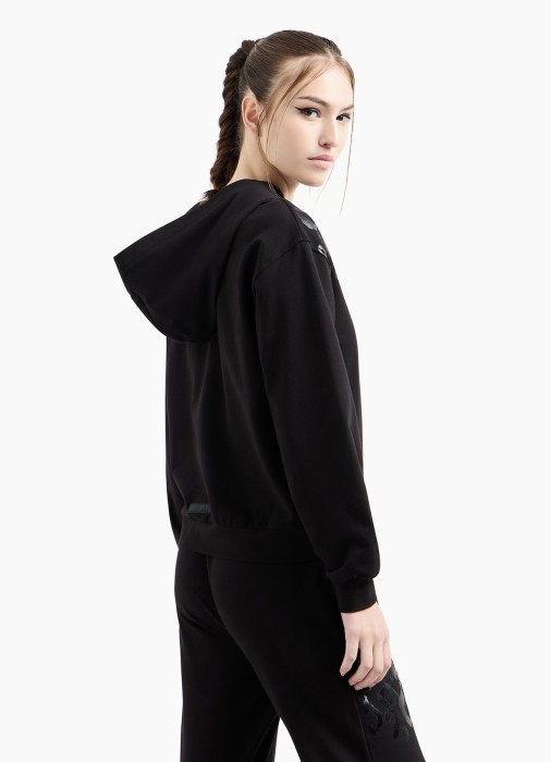 Товар черного цвета с внутренней стороны