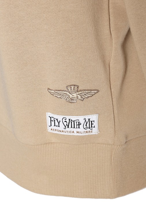 Товар бежевого цвета с внутренней стороны