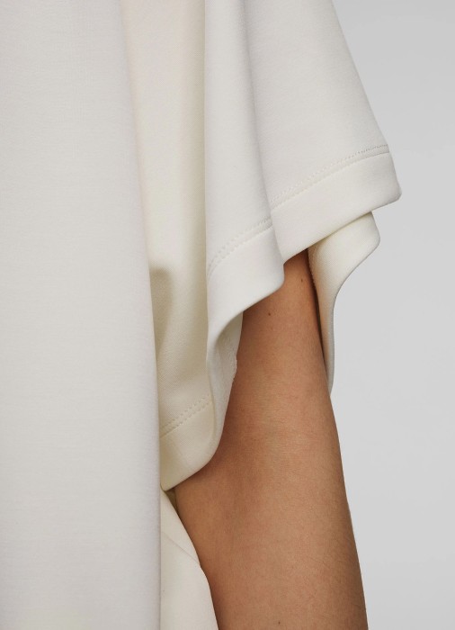 Товар черного цвета с внутренней стороны