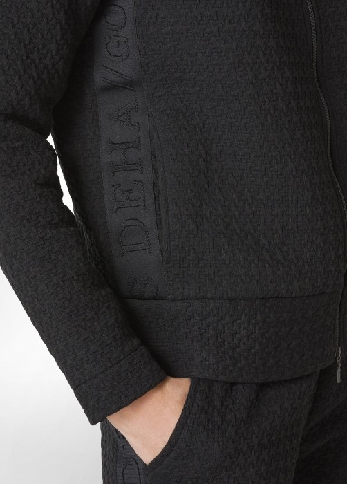 Товар черного цвета с внутренней стороны