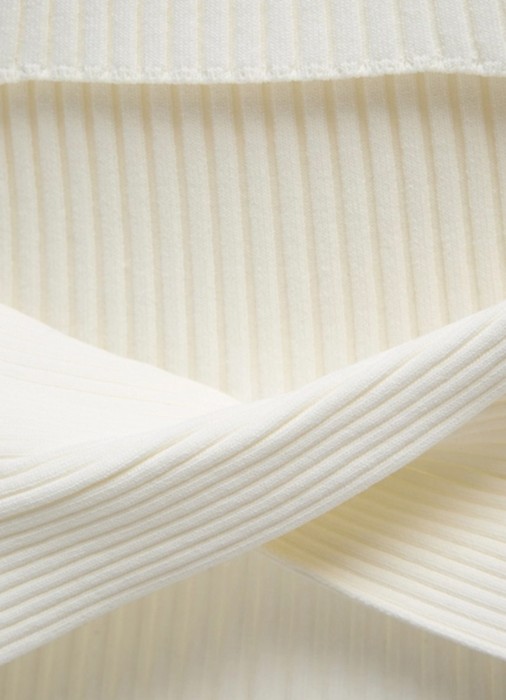 Товар белого цвета с внутренней стороны