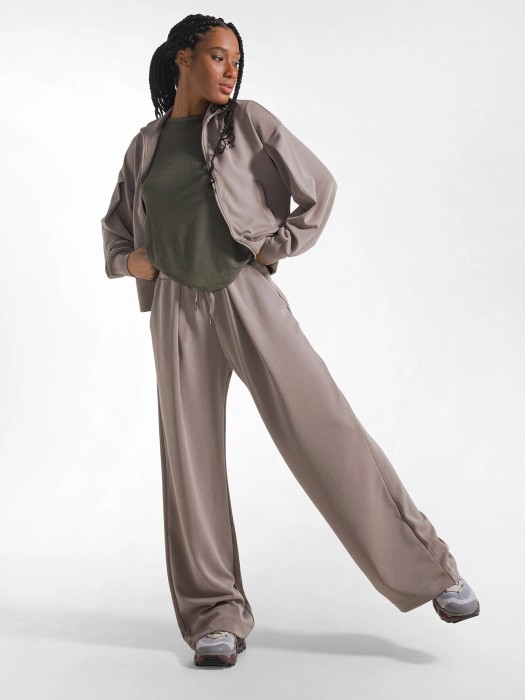 толстовка женская  по цене 21900 руб вид справа