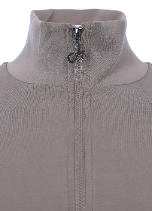 Товар коричневого цвета с внутренней стороны