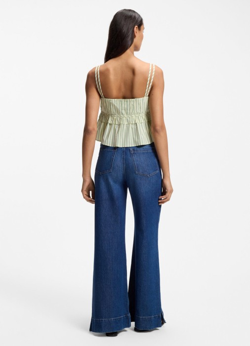 Товар зеленого цвета с внутренней стороны