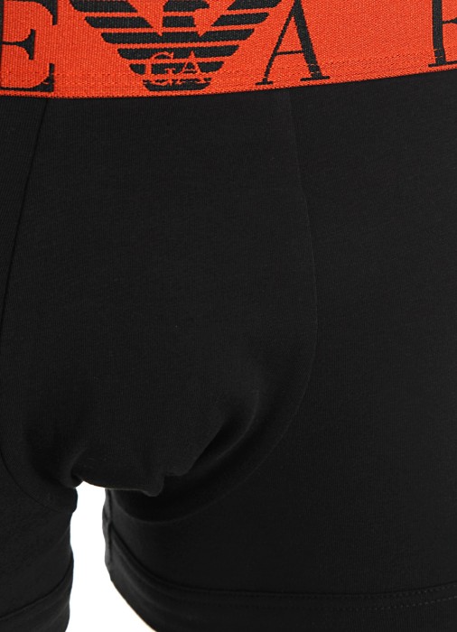 Товар черного цвета с внутренней стороны