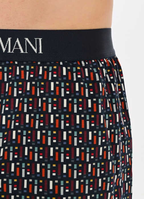 Товар черного цвета с внутренней стороны