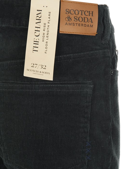 Товар зеленого цвета с внутренней стороны