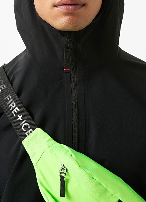 Товар черного цвета с внутренней стороны